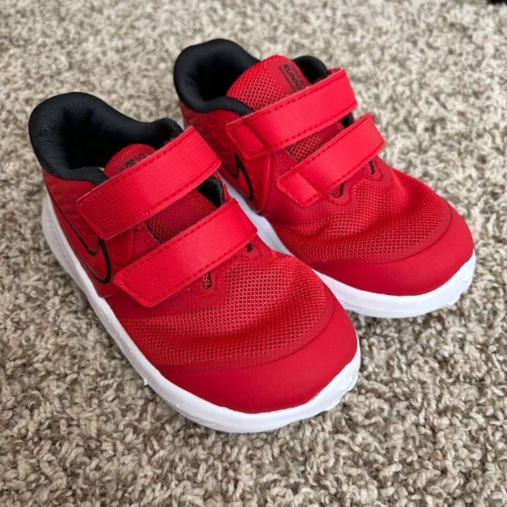 Size 8 / Toddler Boy Nike Sneakers